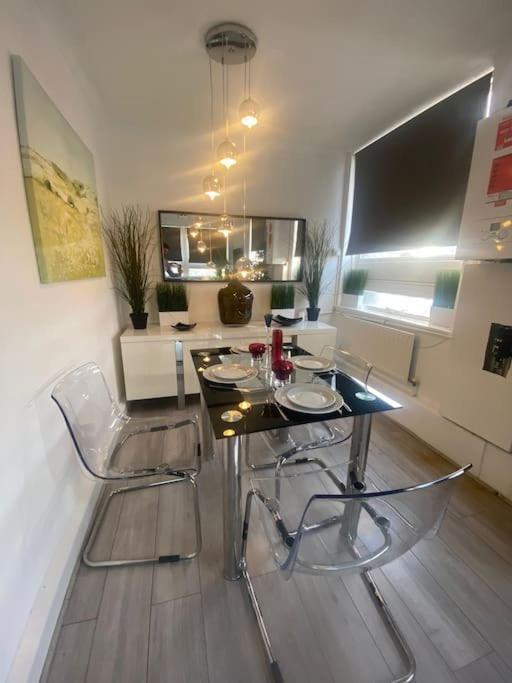Apartment A Charming 3 Bedroom Fit For Your London