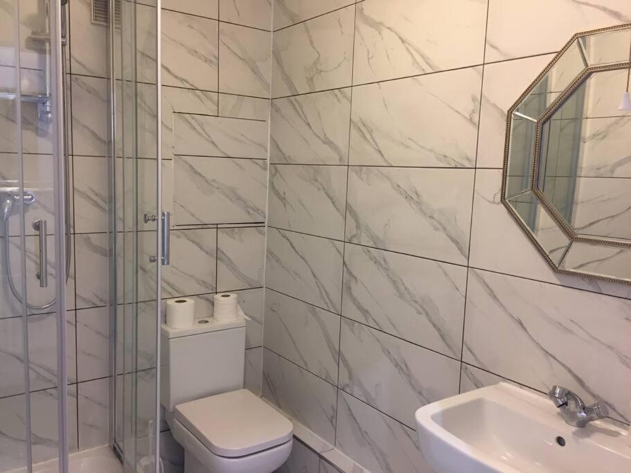 Apartment A Charming 3 Bedroom Fit For Your London