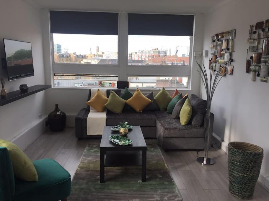 Apartment A Charming 3 Bedroom Fit For Your *